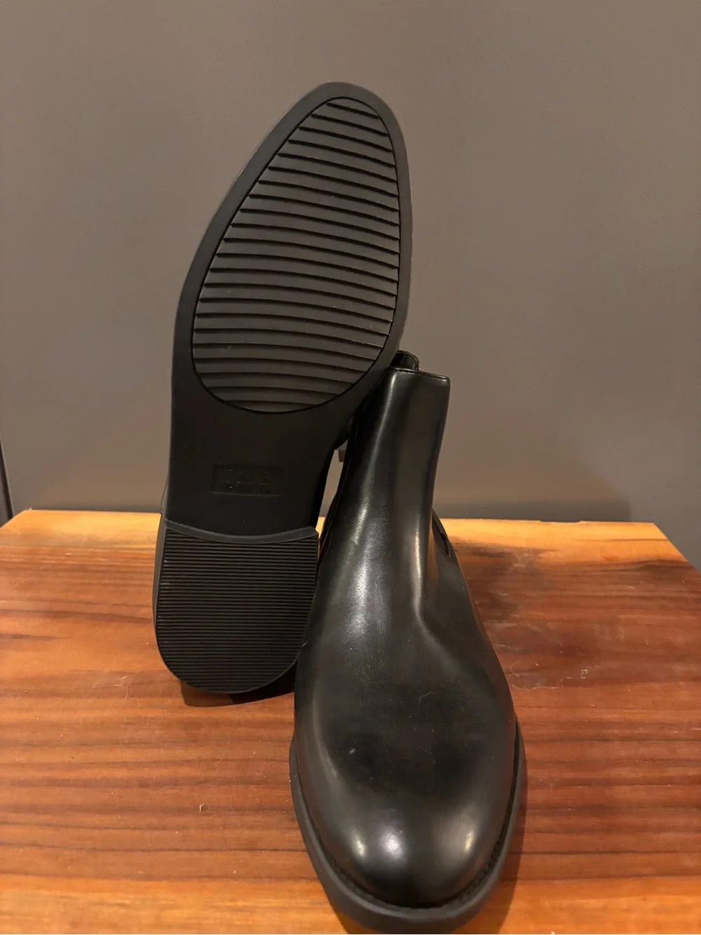 Men's Black Leather Chelsea Boots - Classic Slip-On Style